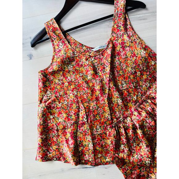 Victoria's Secret Floral Print Pajama Set Tank/shorts size medium Autumnal - Picture 3 of 6